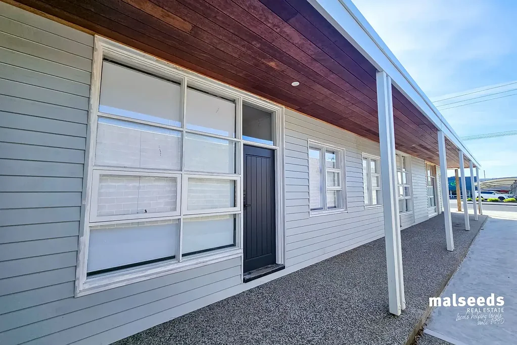Recently refurbished unit in the heart of town!
