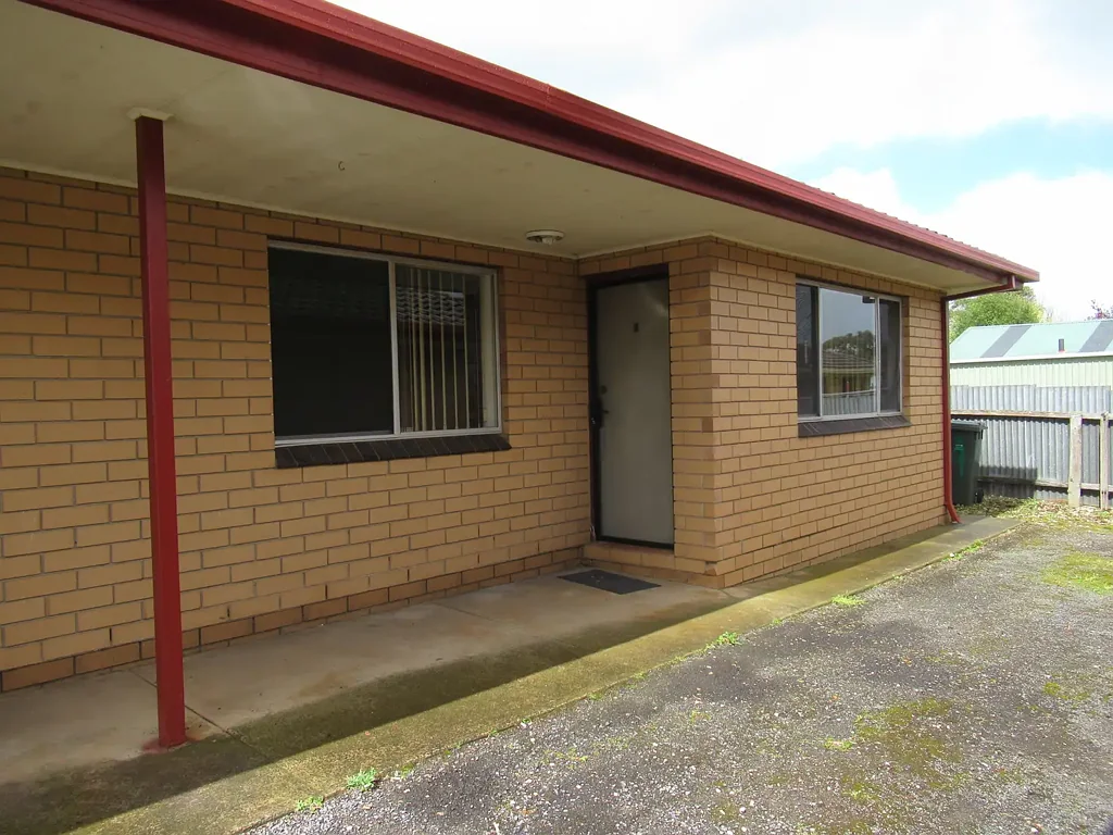 Two Bedroom Unit walking distance from the main street