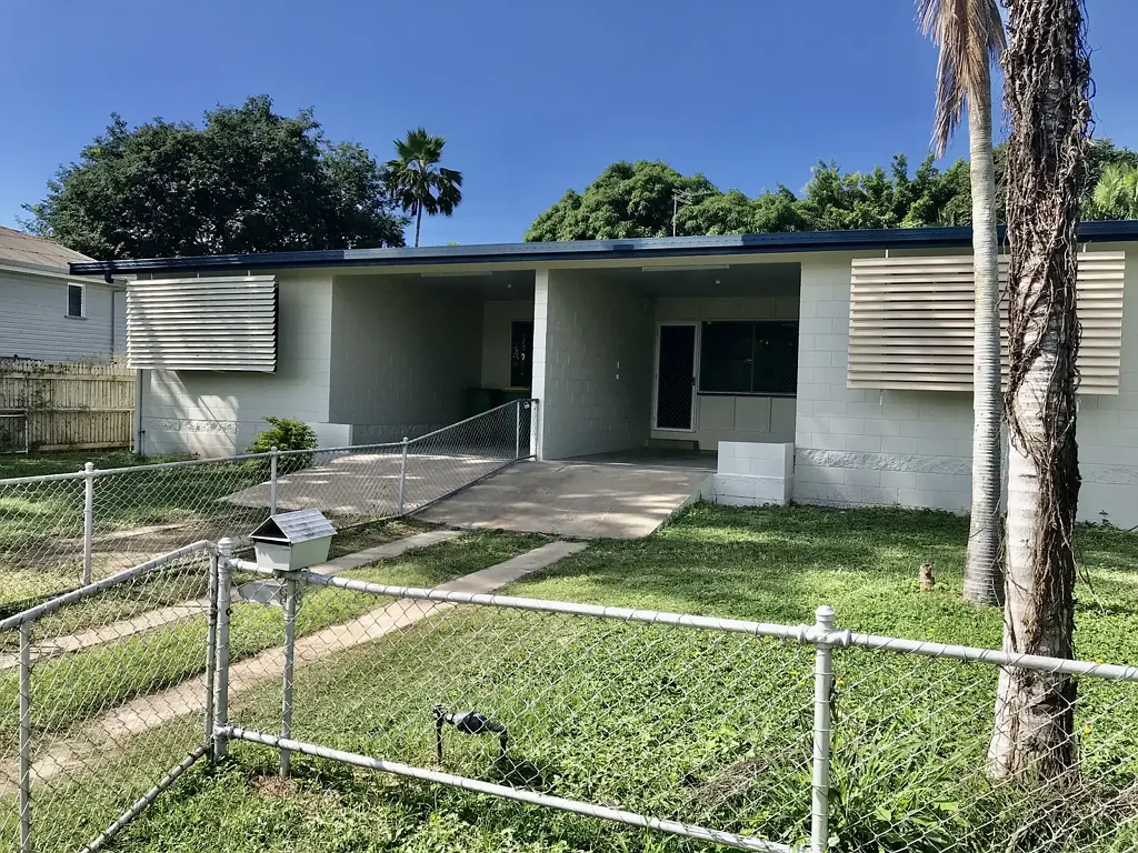 Hermit Park 4Habitaciones Dual Income Opportunity - Two Units, One Title