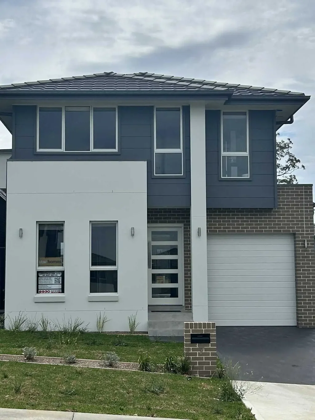 Box Hill 4Kwarto Experience Modern Family Living in Box Hill ( a bedroom in ground floor )