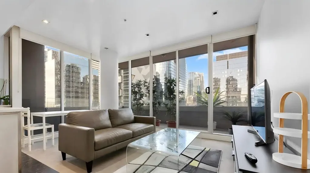 Stylish 2-Bedroom Apartment with Car Park & Resort-Style Facilities in the Heart of Melbourne CBD