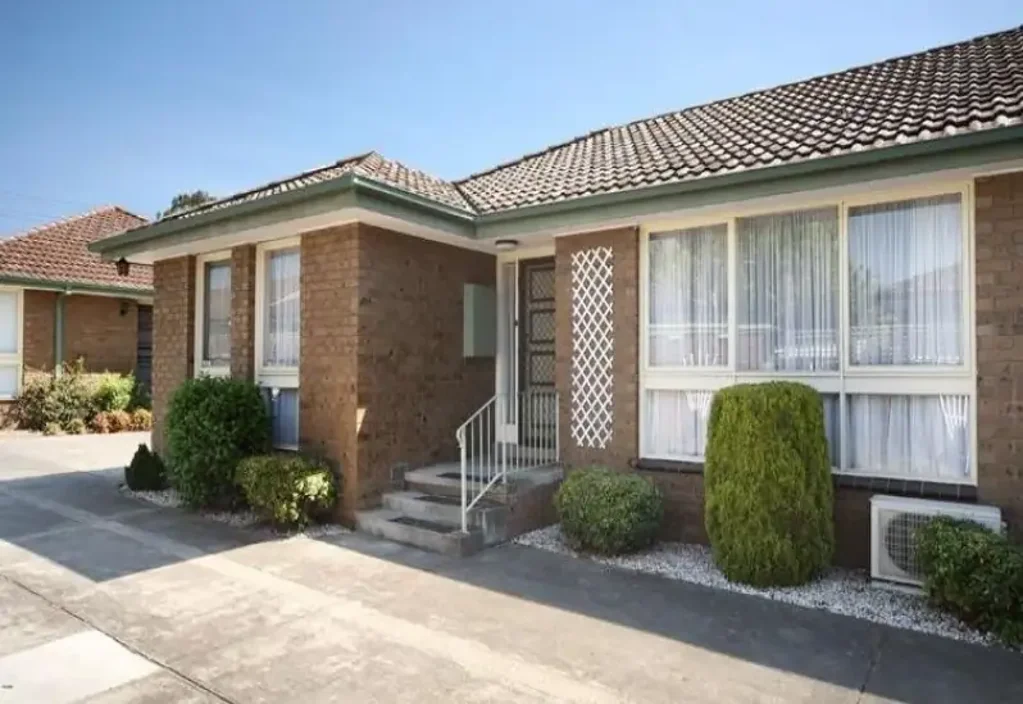 Stylish Bayside Living - Sunlit Courtyard & Walk to Southland!