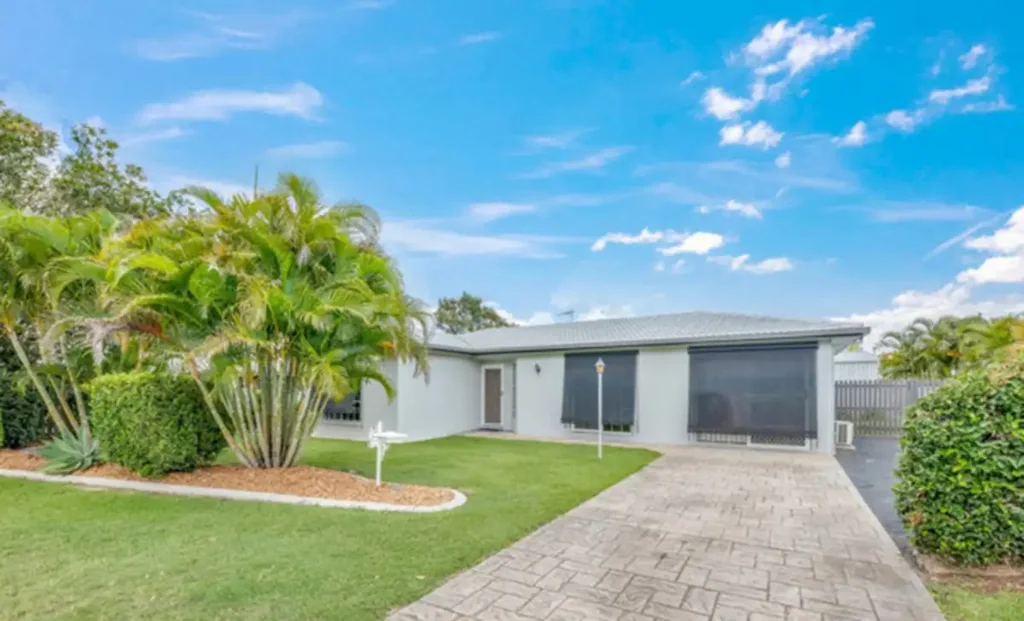 SPACIOUS FAMILY LIVING WITH EXPANSIVE ENTERTAINING IN THE HEART OF AVOCA