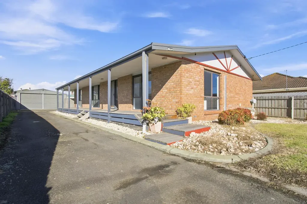 Morwell 4Moenga A Renovated Family Retreat with Space to Impress