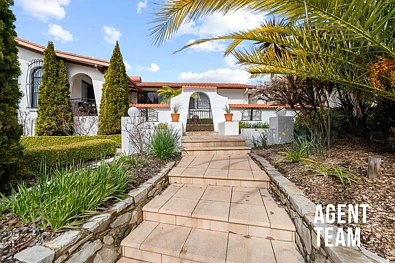 Hawker 5 Slaapkamer Space, Style & Immaculate Gardens – The Complete Hawker Family Home