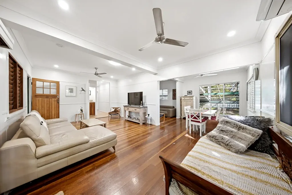 Mysterton 3غرفة نوم Well Maintained Home With Huge Potential