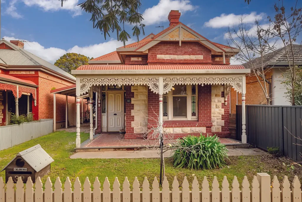 Croydon 2房  A Vision of Class - A Sweet Renovation Contender In An Iconic Address