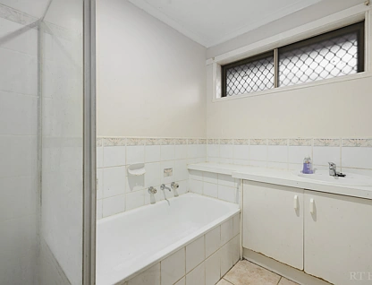 21 Bates Street, Cranbourne West, VIC 3977, 4 Kuwarto, 2 Banyo, House