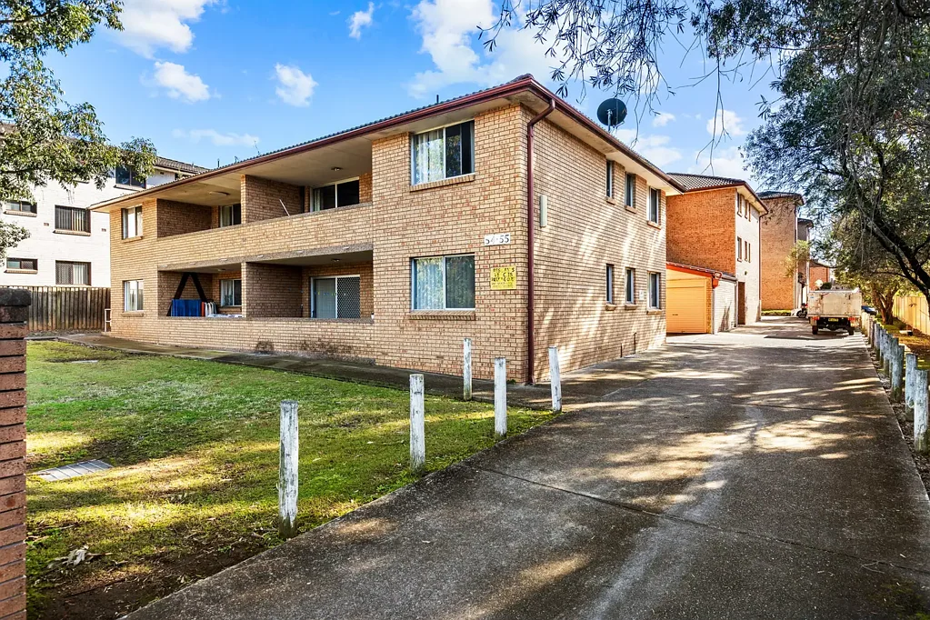 Kingswood 2 Slaapkamer Spacious & Convenient Living in the Heart of Kingswood