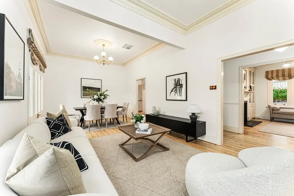 Box Hill North 4غرفة نوم Timeless Character Meets Modern Comfort in a Box Hill North Sanctuary