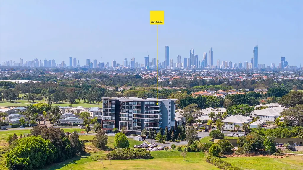 Carrara 2房  Light Filled, Top-Floor Corner Apartment with Panoramic Outlooks in 'ELEVE'- Interstate Owner Requires Property Sold
