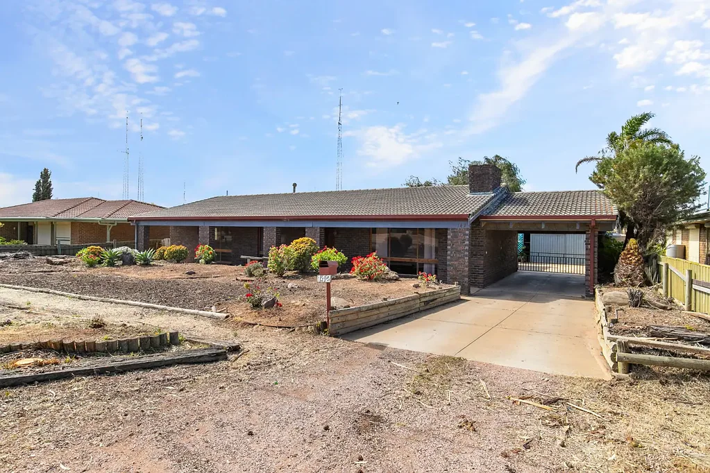 142 Bay Rd, Moonta Bay, SA 5558