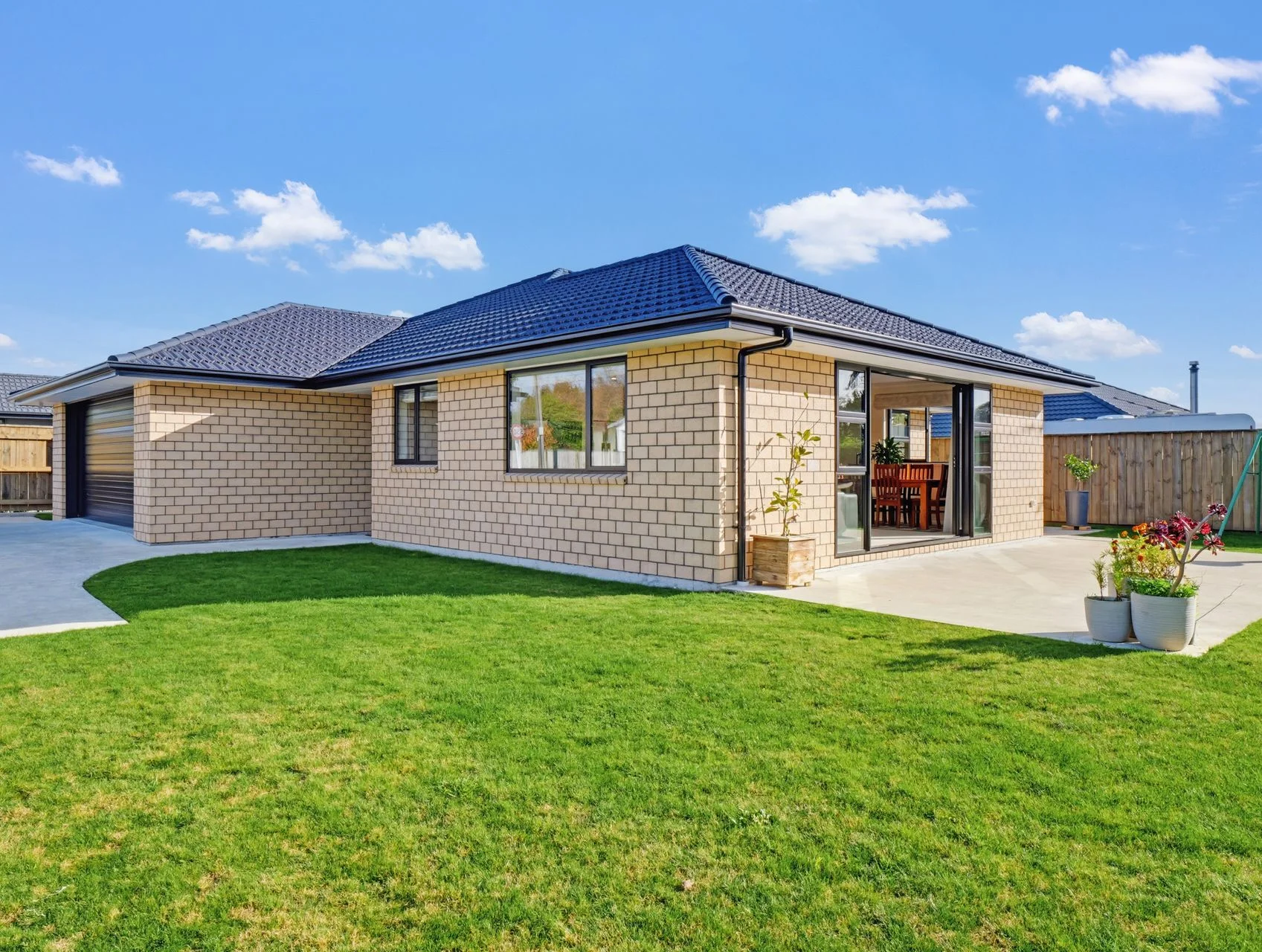 Levin 3 Slaapkamer Fairfield Road Living, Sorted