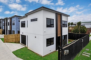 7A, B, C Surrey Street, Manurewa, Manukau City