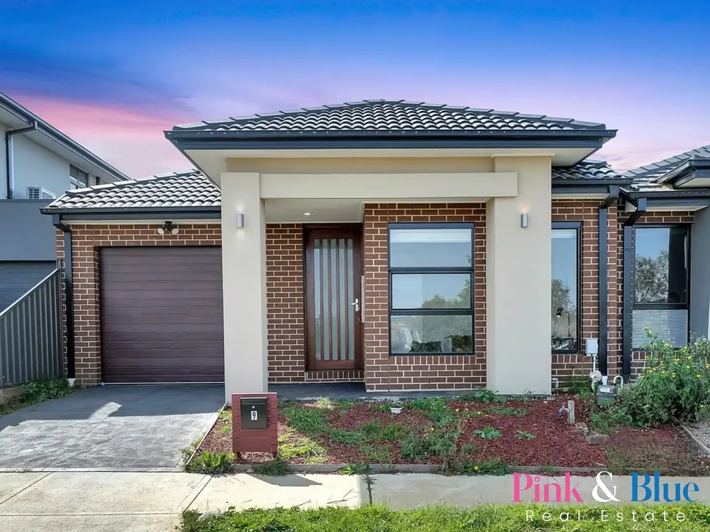 Rockbank 4 Bedroom "Embrace Elegance, Enjoy Comfort in Hillgrove Estate!
9 Hemingway Drive, Rockbank 3335