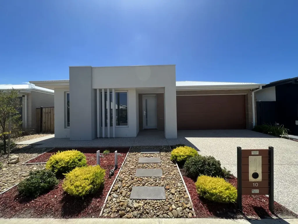 Stylish Family Living in the Sought-After Quay 2 Estate