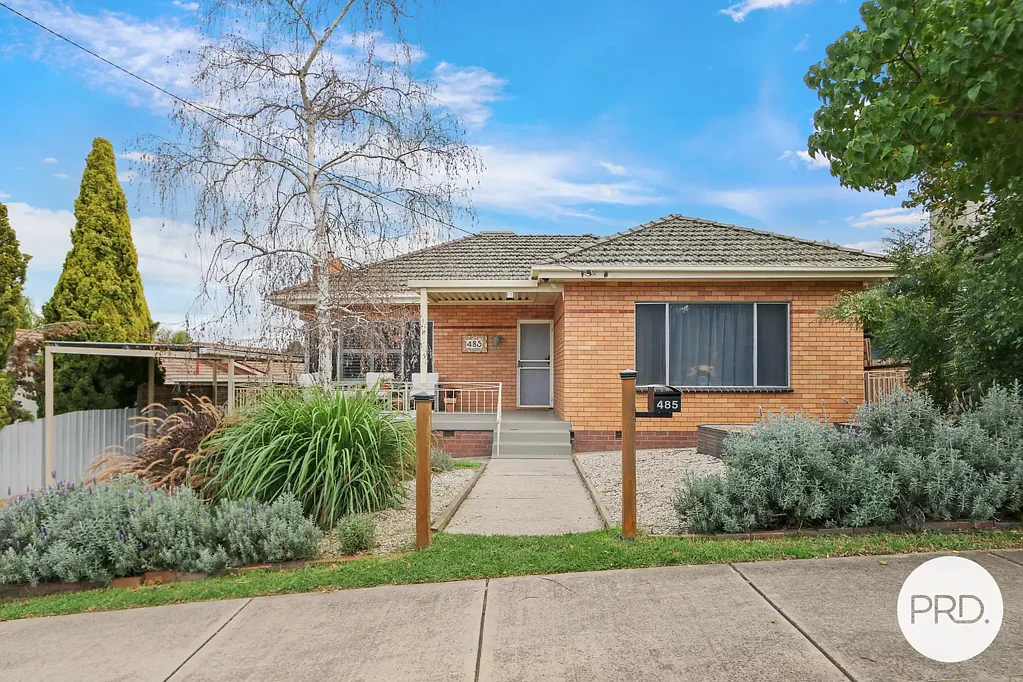 West Albury 3房  PERFECTLY UPDATED TO MAINTAIN CHARACTER & CHARM