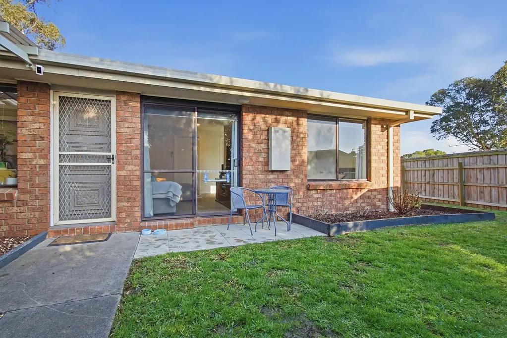 Traralgon 2침실 A Tidy, Low-Maintenance Townhouse Made for Easy Living.  Right Here in Traralgon.