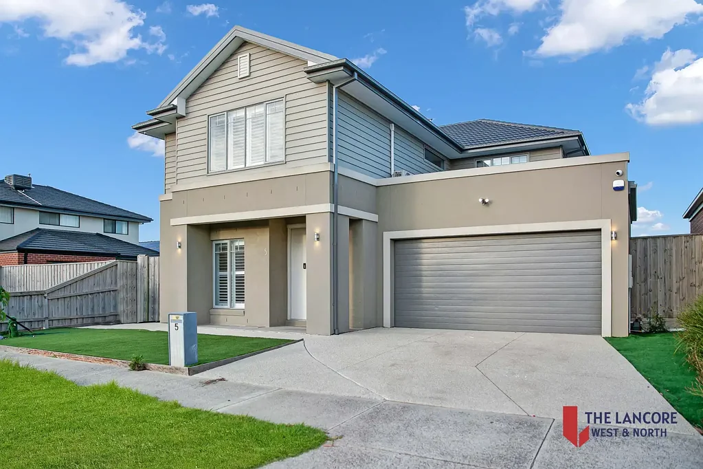 Double story house for rent in Werribee