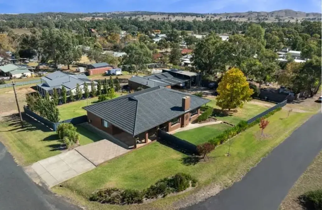 24 Argent Street, Tarcutta, NSW 2652