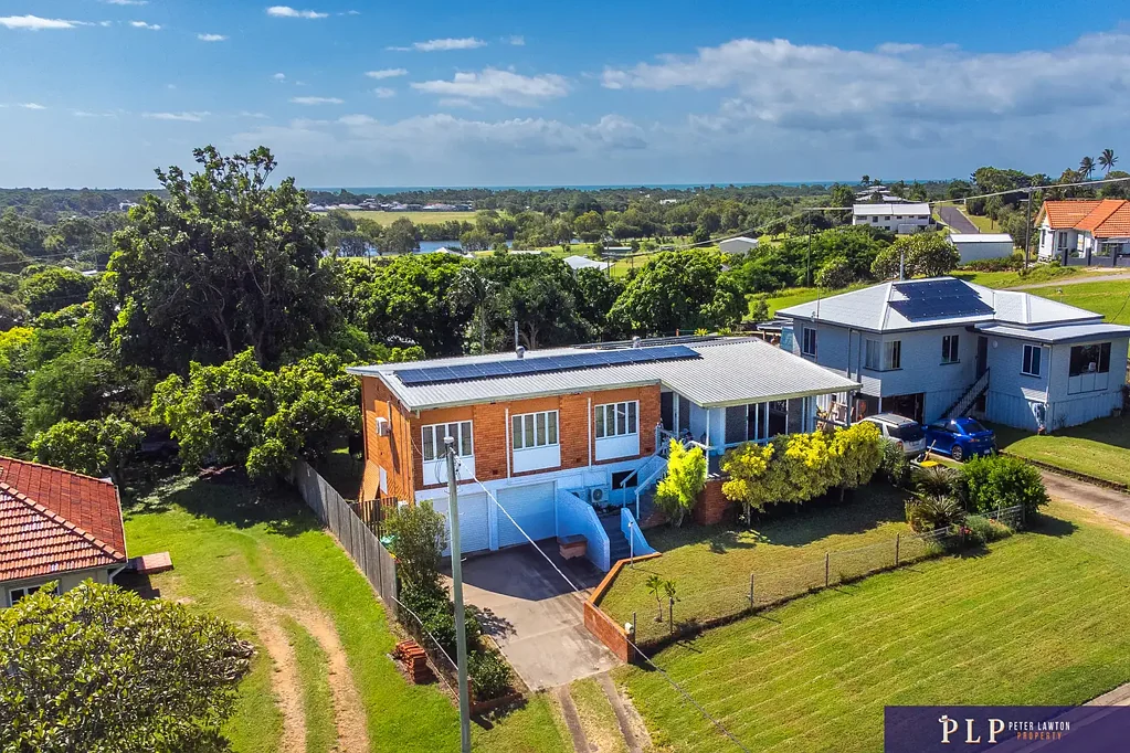Bowen 4房  Endless Potential in a Spacious Family Home with Ocean Glimpses and Modern Touches