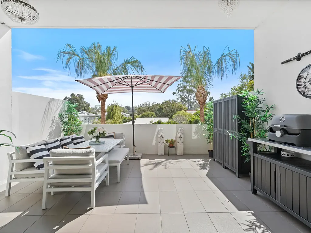 205/17 Bath Street, Labrador, QLD 4215