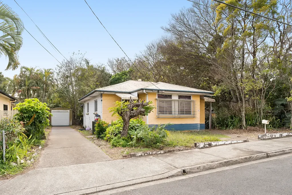 15 Victoria Street, Fairfield, QLD 4103