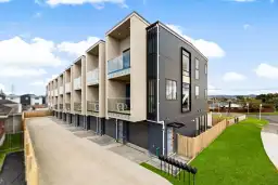 9/4 Toru Street, Te Atatu Peninsula