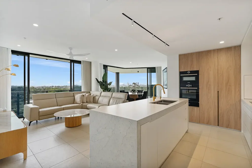 Burleigh Waters 3 Slaapkamer Elevated Living, Endless Views & Exceptional Lifestyle
