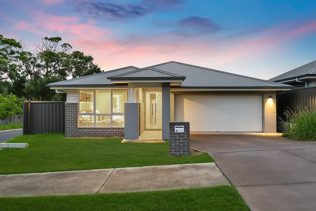 Gwandalan 4 Bedroom Immaculate four bedroom family residence