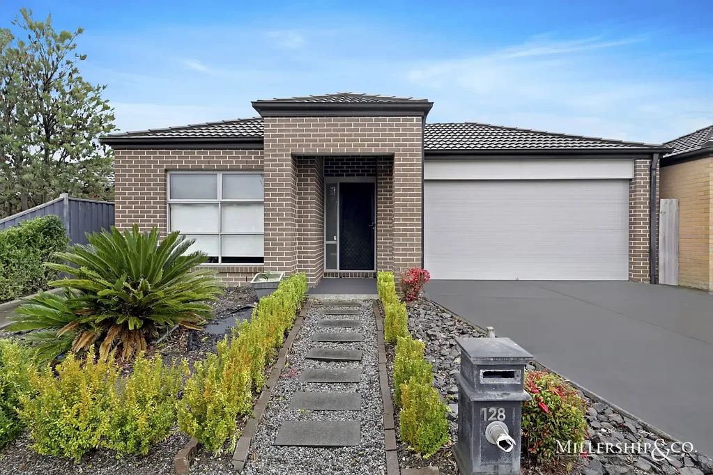 Modern Family Living in a Prime Doreen Location