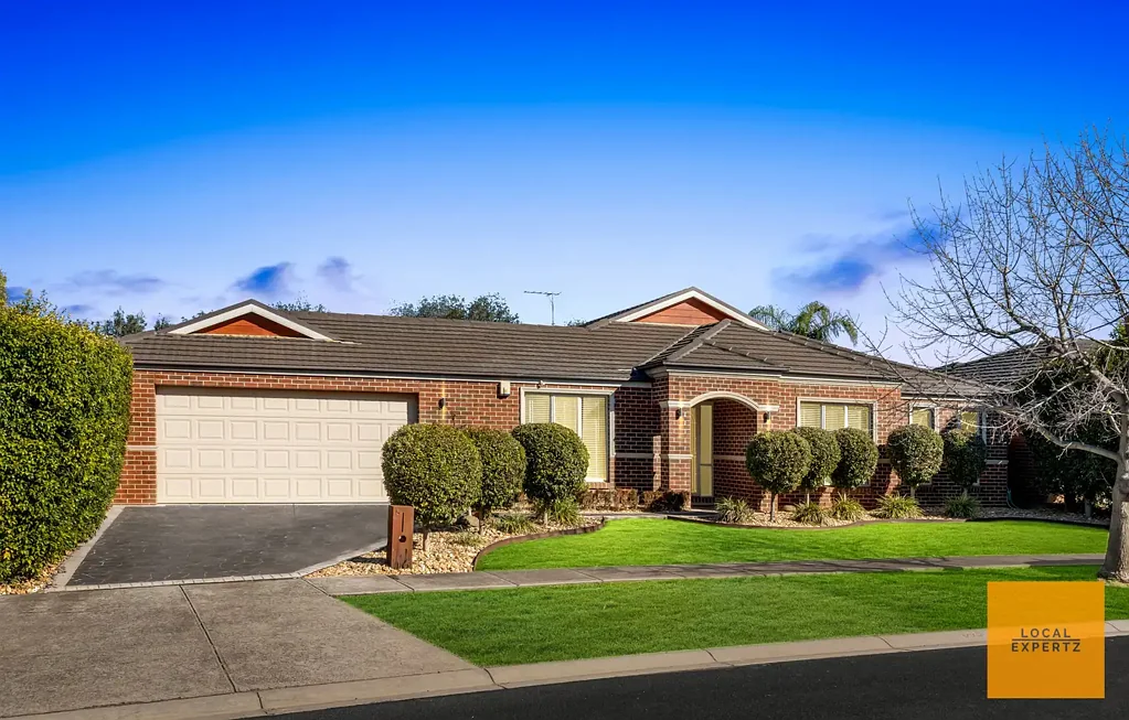 Melton West 5 Bedroom A Hidden Gem in Melton West! Spacious Family Living on 868m² (Approx.)!