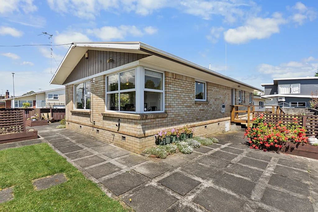 Glenview 2房  Well Positioned - Full Of Potential