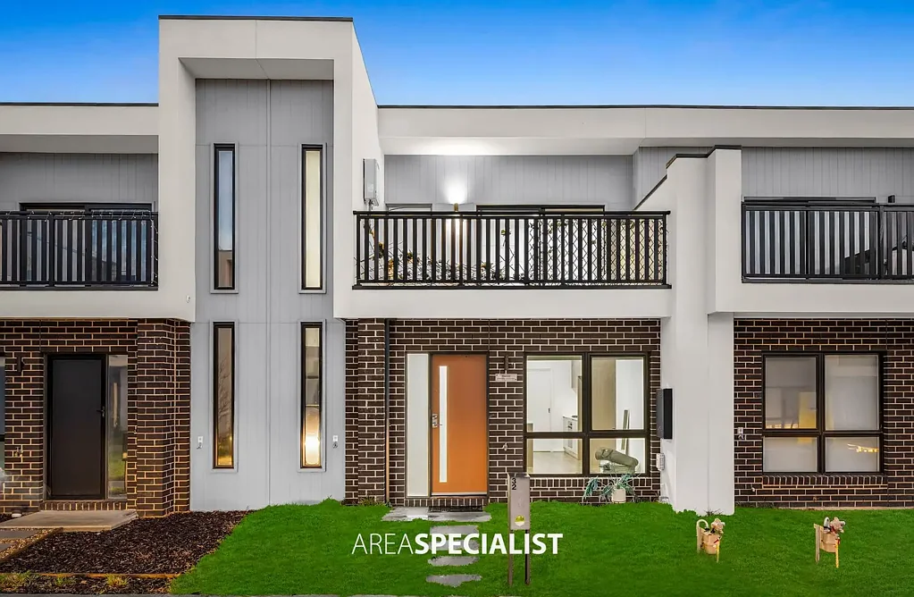 Cranbourne West 3Moenga Stylish, Low-Maintenance Living in the Heart of Cranbourne West!