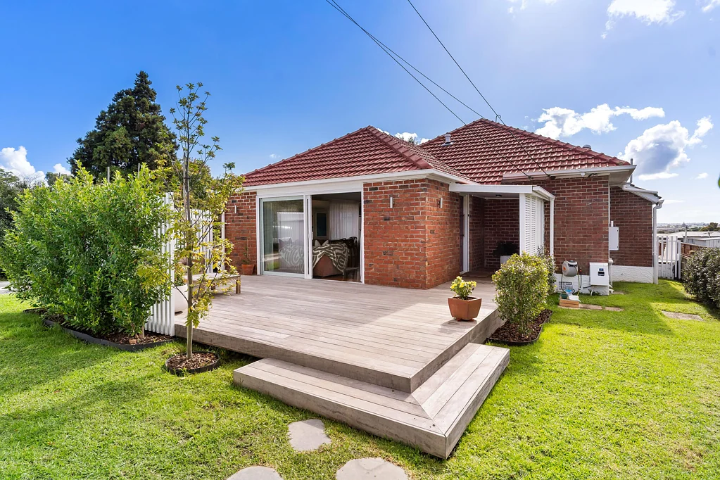 Waterview 3 Bedroom Sound, Solid & Sassy