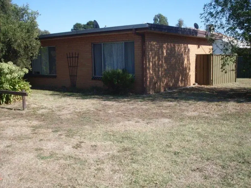 Low Maintenance 2 Bedroom Unit