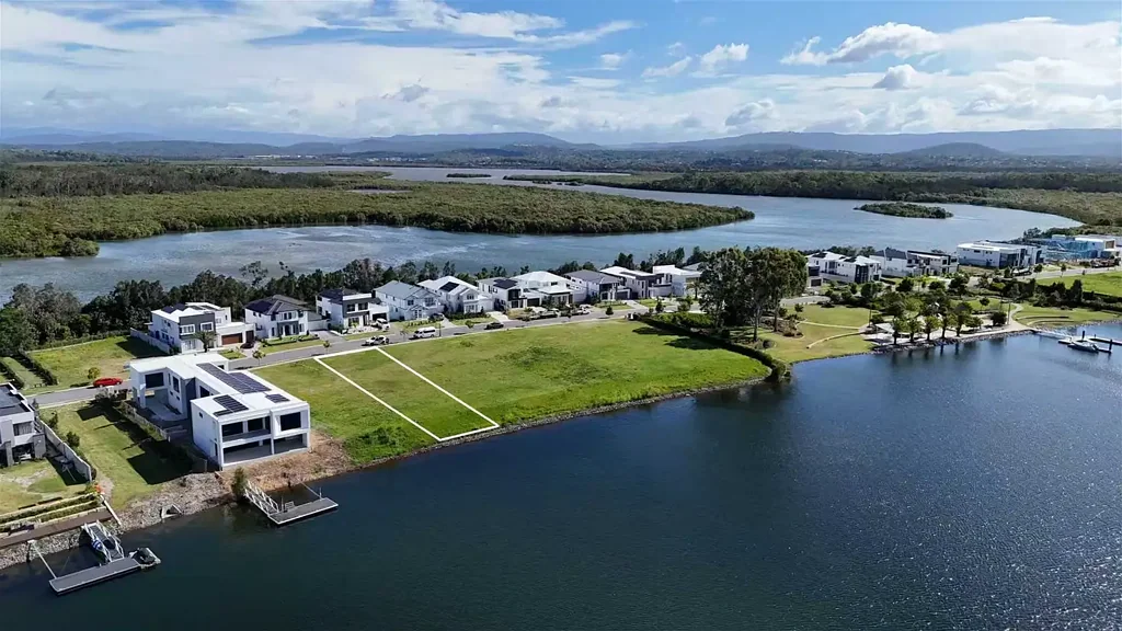 Helensvale North-facing waterfront In Lake Serenity