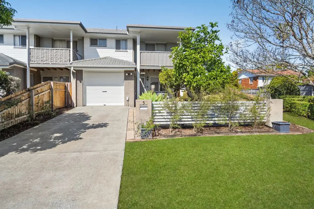 Richlands 3 Bedroom Charming Townhouse in Vibrant Richlands!