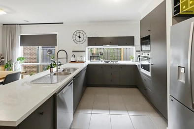 16 STONEHILL DR, MADDINGLEY VIC 3340, 3房, 2浴, House