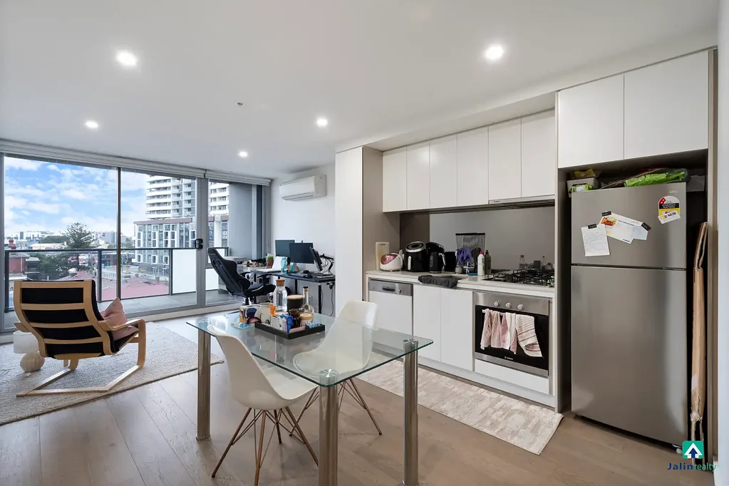 Footscray 1 Bedroom Owner says SELL! All reasonable offers considered!