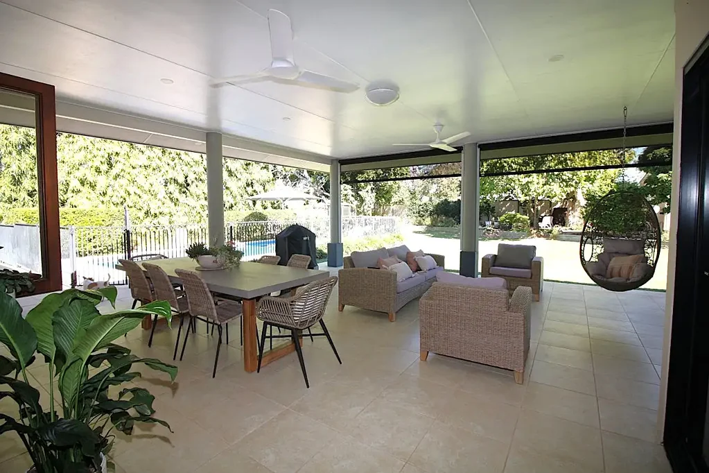 Richmond Hill 4બેડરૂમ FAMILY PACKAGE - 4 BED -2 BATH - SHED - POOL