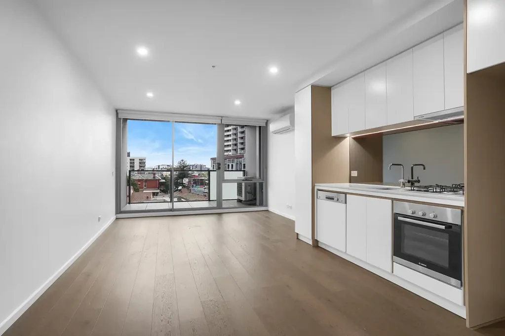 Luxurious one-bedroom apartment with an open floor plan in inner west Melbourne