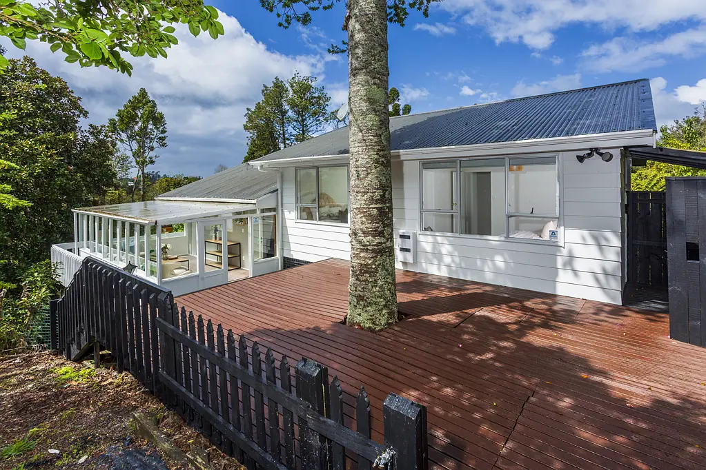 16 West Glade Crescent, Birkenhead, North Shore City, Auckland