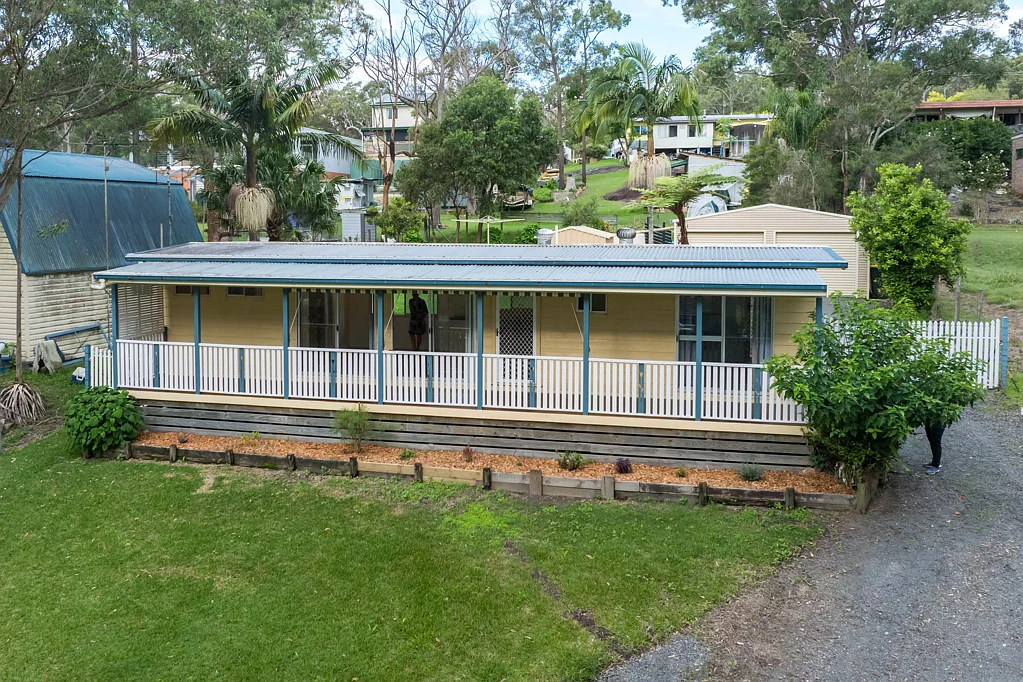 Bundabah 2 Bedroom Charming Home with Scenic Views in Bundabah