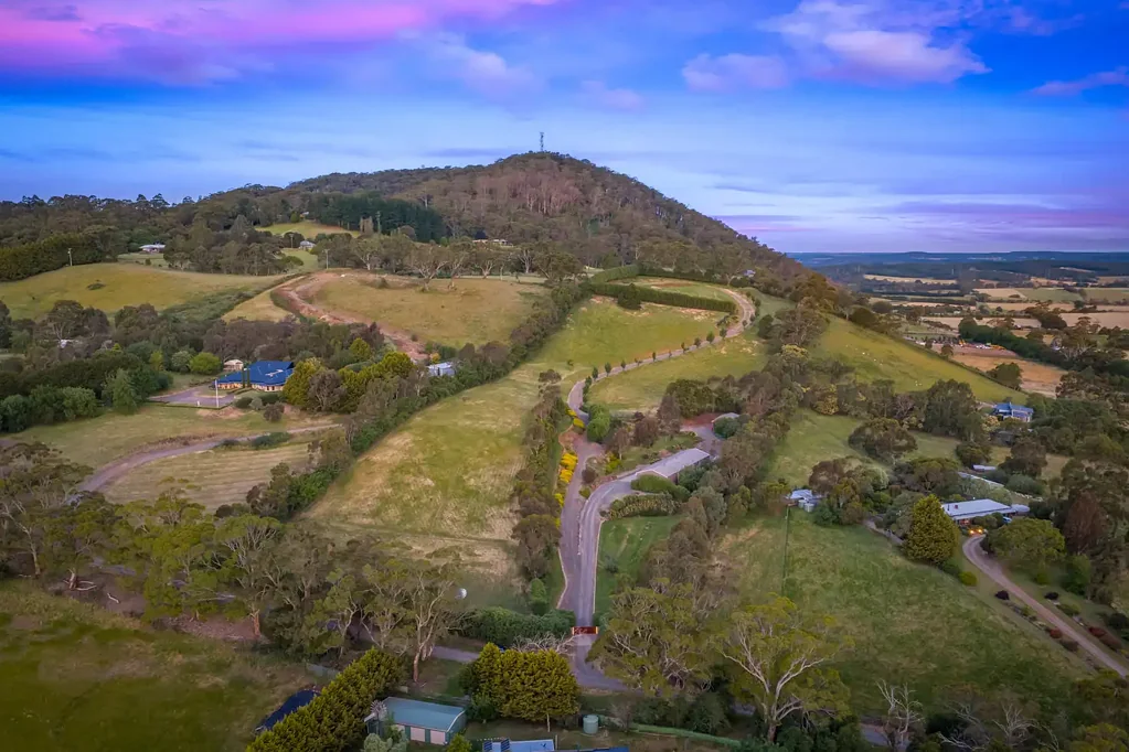 Buninyong 3Phòng ngủ "GWYDIR" – A Once-in-a-Lifetime Mount Buninyong Landmark with Breathtaking 270° Views
