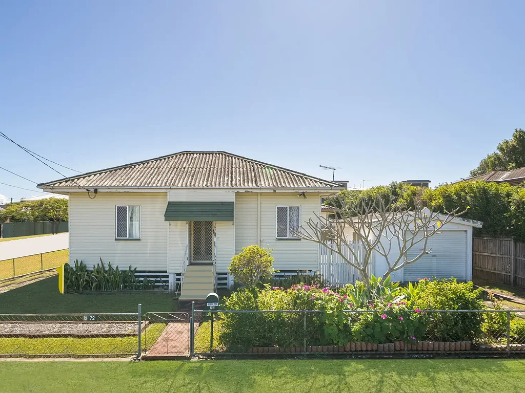 Woody Point 2ਬੈੱਡਰੂਮ CUTE COTTAGE WALKING DISTANCE  TO WATER! DUAL STREET ENTRY!