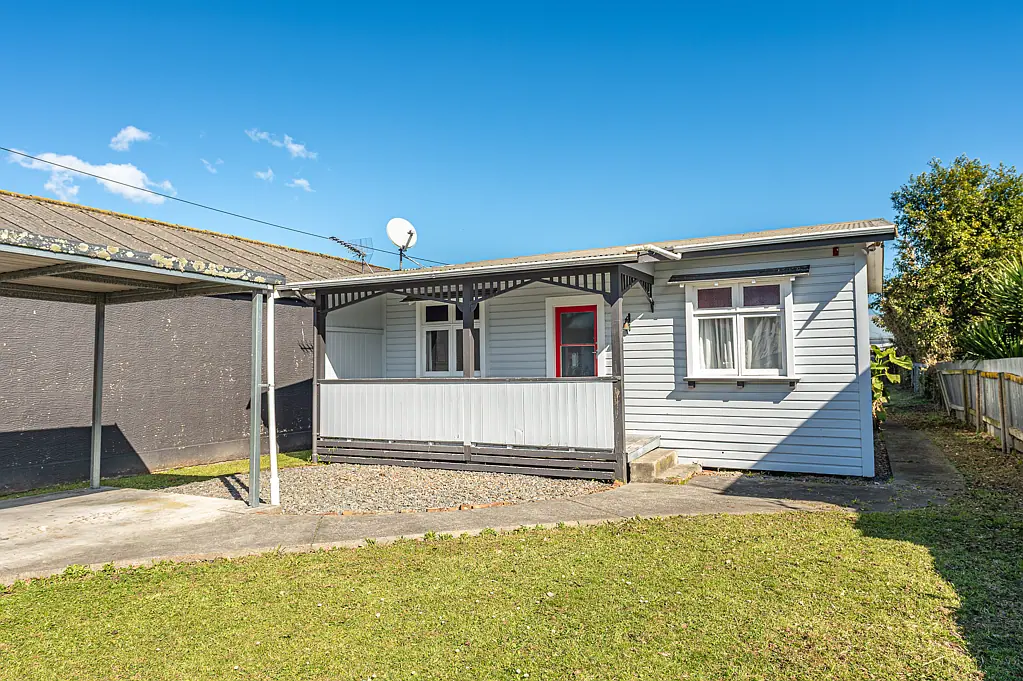 Wanganui Central 3房  Opportunity knocks with central city cutie