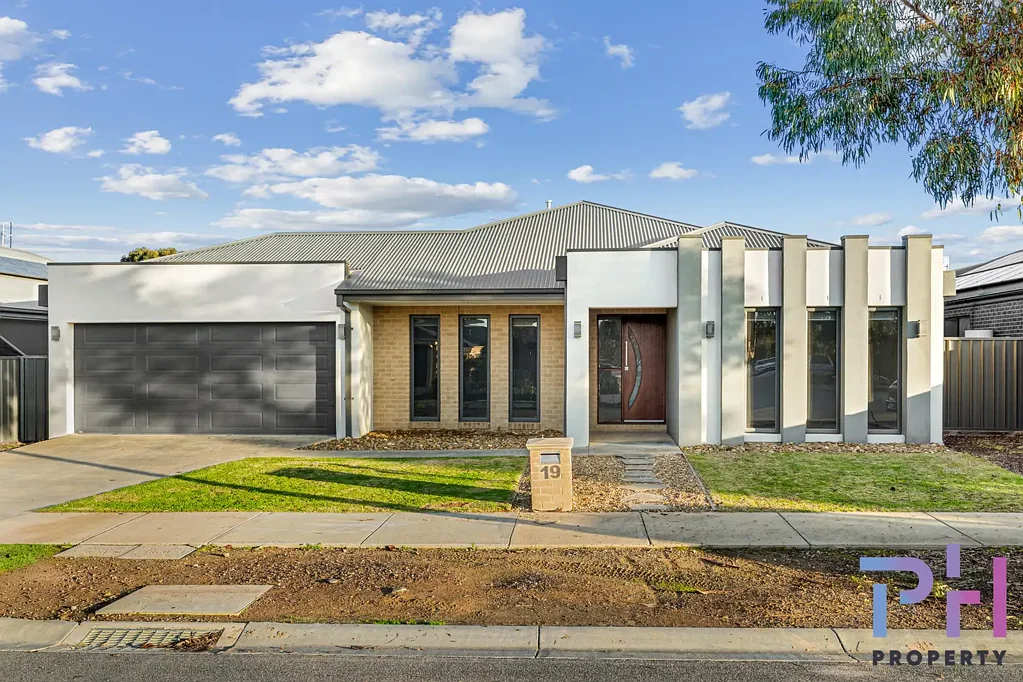 LUXURIOUS & SPACIOUS FAMILY HOME