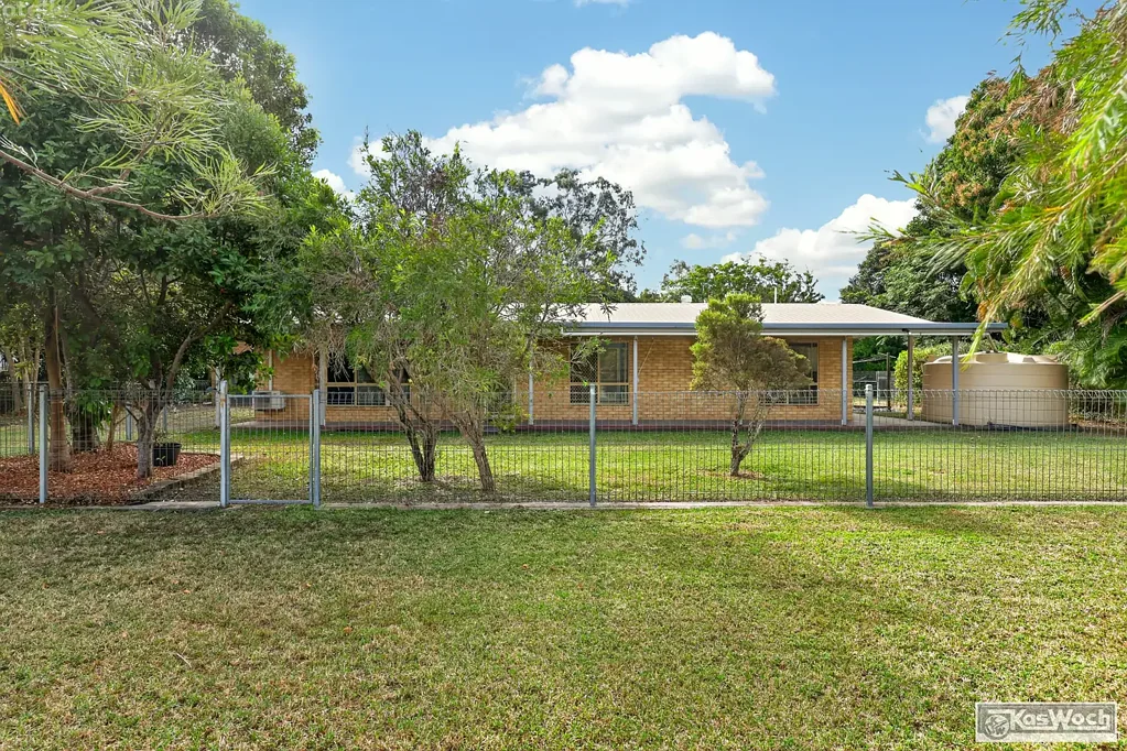 Lakes Creek 3房  PEACEFUL SURROUNDINGS! SPACIOUS LOWSET BRICK HOME!  LARGE SHED!  1 ACRE!