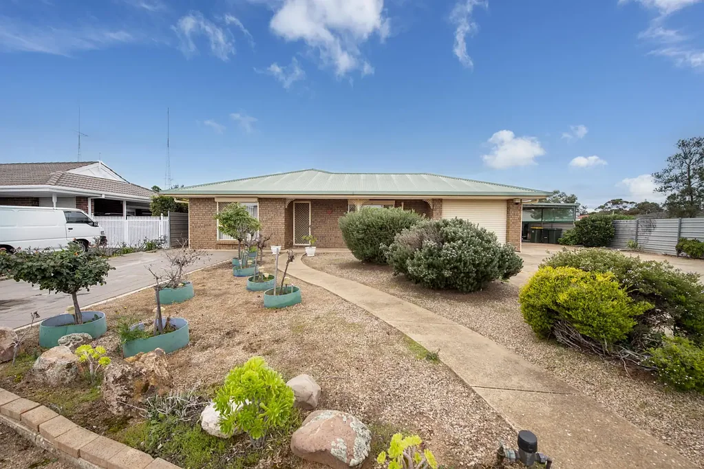 Port Pirie 4房  Great location, next to park and playground